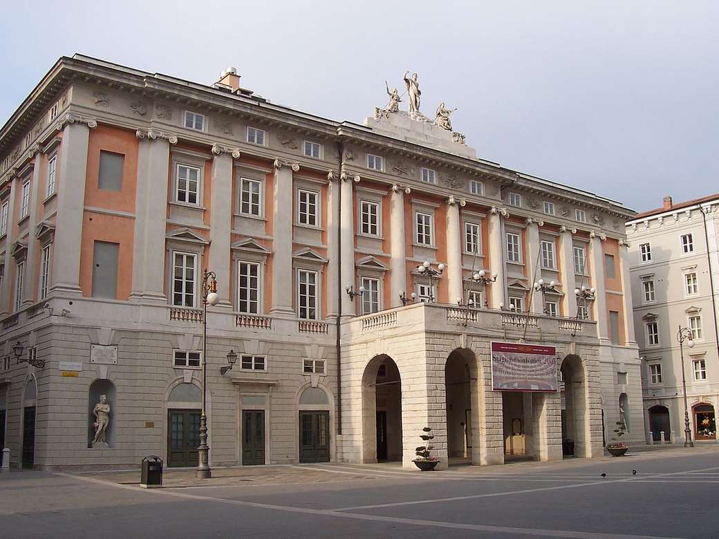 Historisk byggnad i Trieste Teatro Verdi pussel på nätet