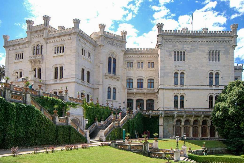 Замок Мирамаре в Триесте Италия пазл онлайн