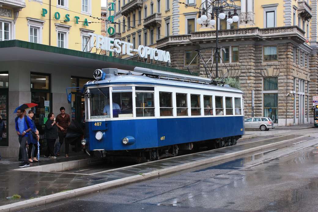 Historisk spårvagn i Trieste Italien Pussel online