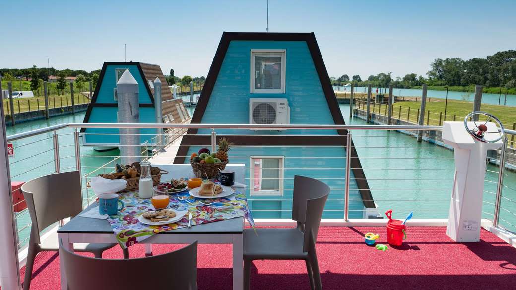 Lignano Marina Azzurro Resort Houseboats Veneto online puzzle