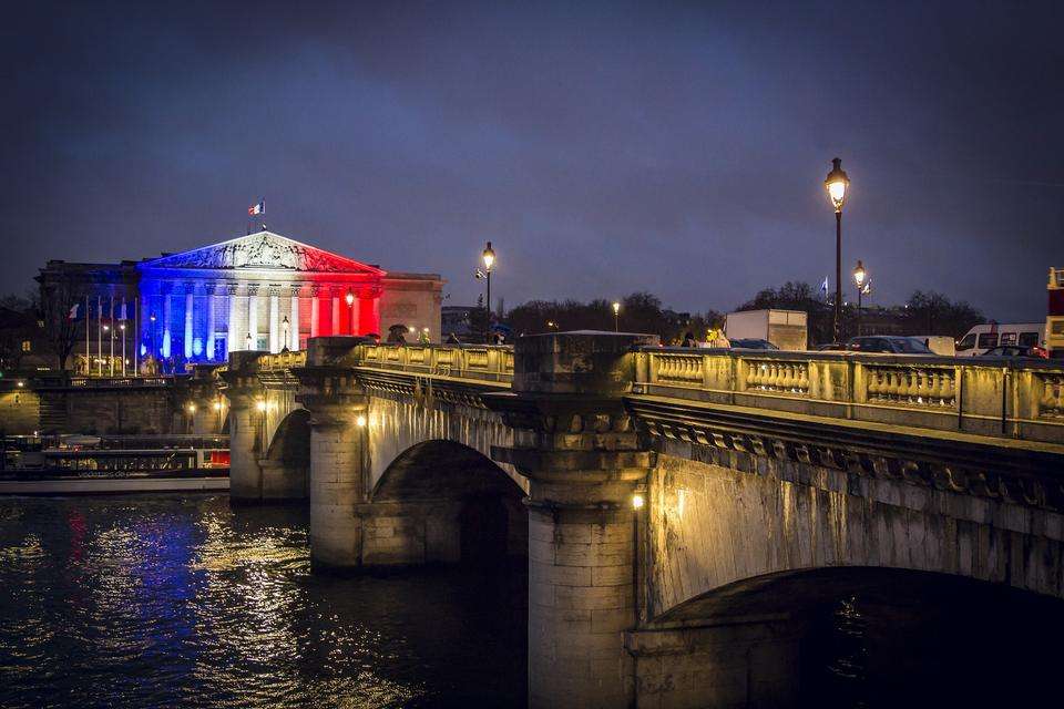 Paříž v noci skládačky online