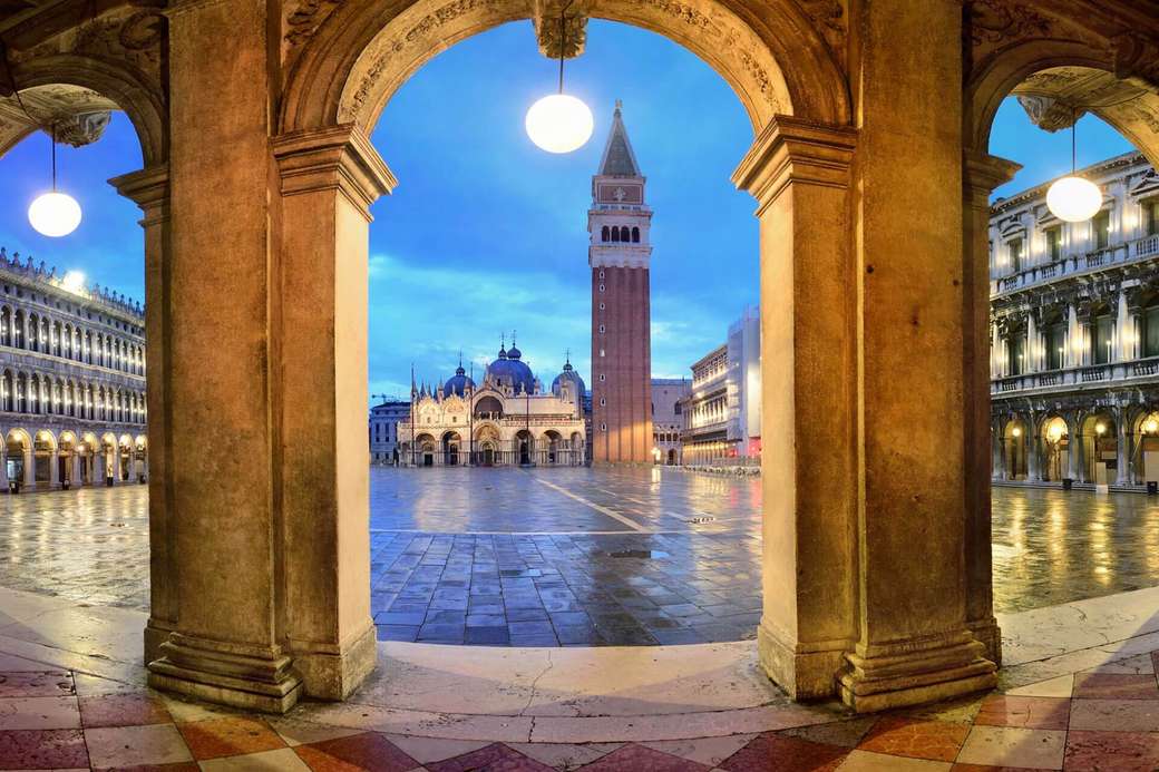 Katedrála a náměstí Piazza San Marco s Benátkami zvonice skládačky online
