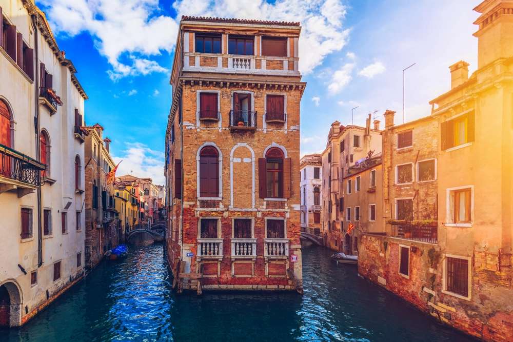 Kanály a lodě v Benátkách skládačky online
