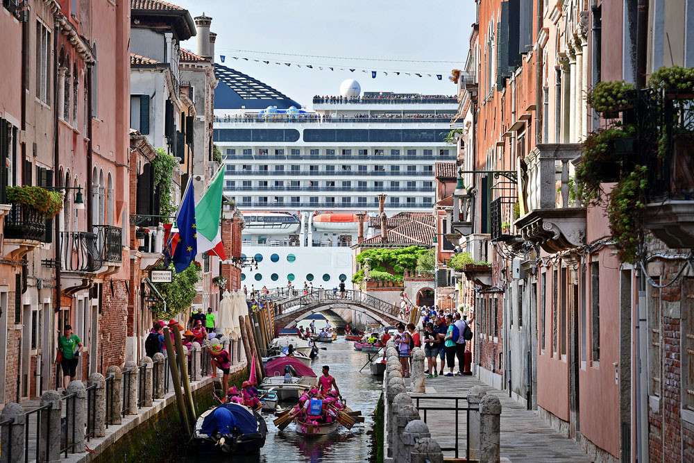 Cruiseschip in de lagune van Venetië online puzzel