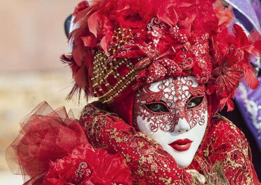 Venetian masks and costumes Venice Carnival online puzzle
