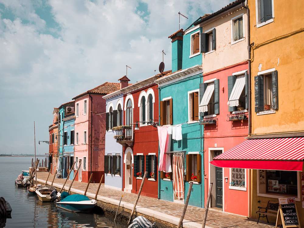 Coloridas casas en Burano Murano Venecia rompecabezas en línea