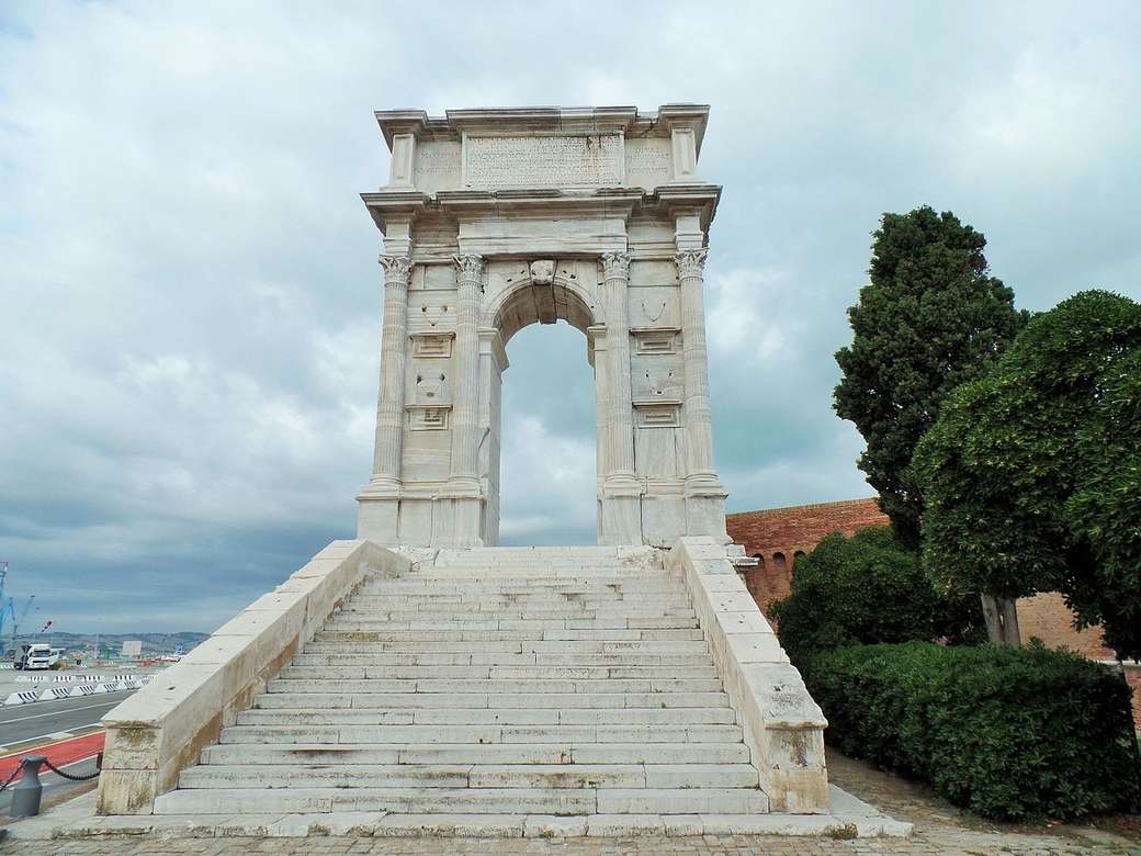 Arco de Ancona de Trajano Marche Italia rompecabezas en línea