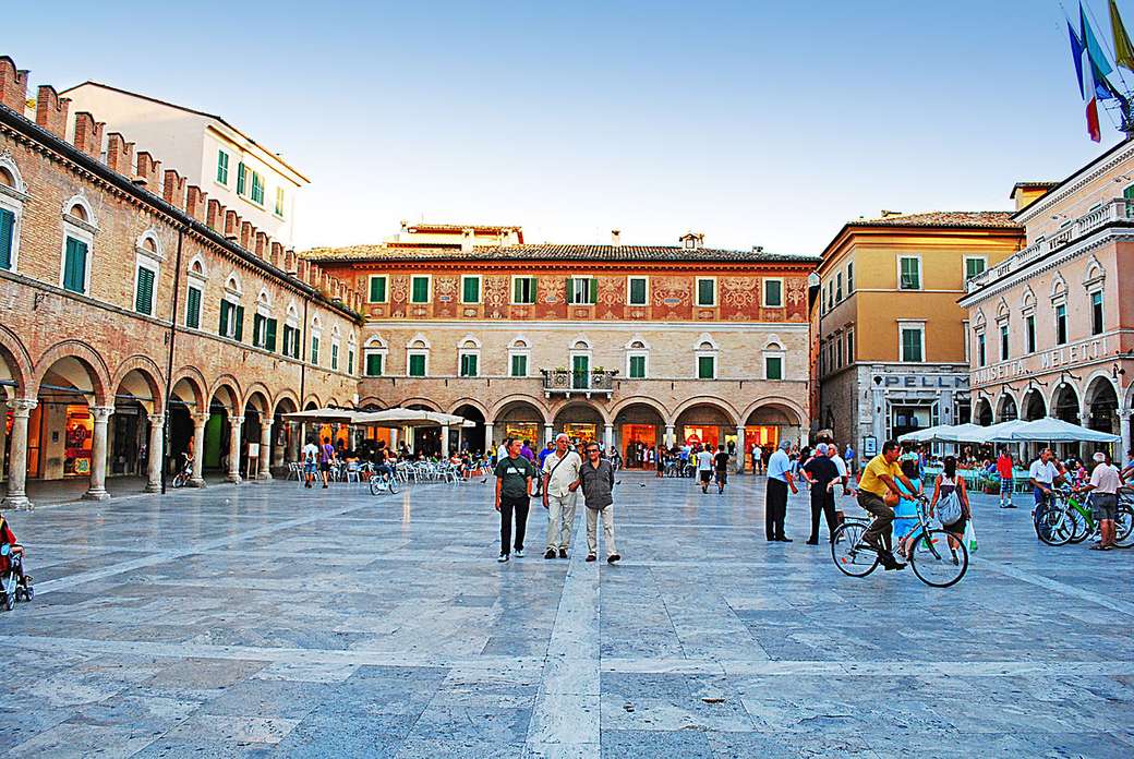 Město Ascoli Piceno v Itálii v Marche skládačky online