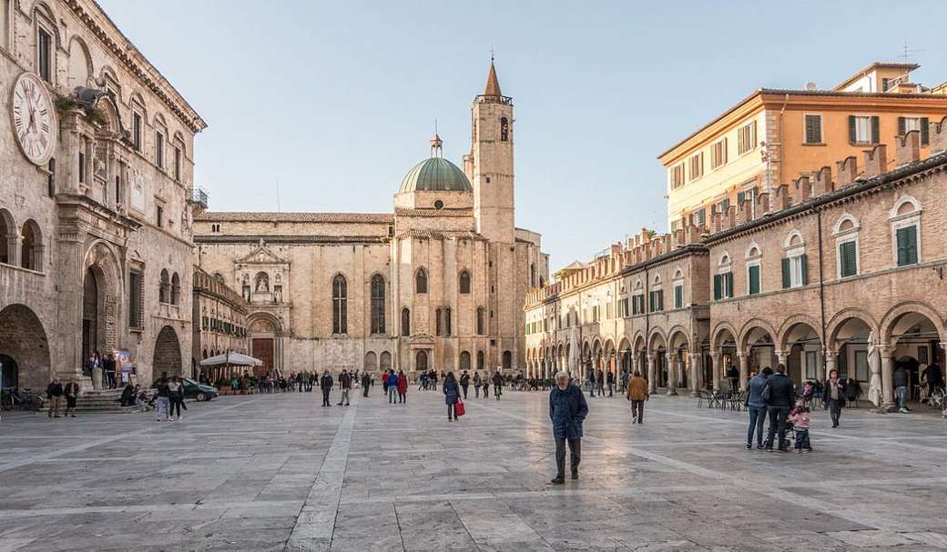 Ascoli Piceno stad in Marche, Italië online puzzel