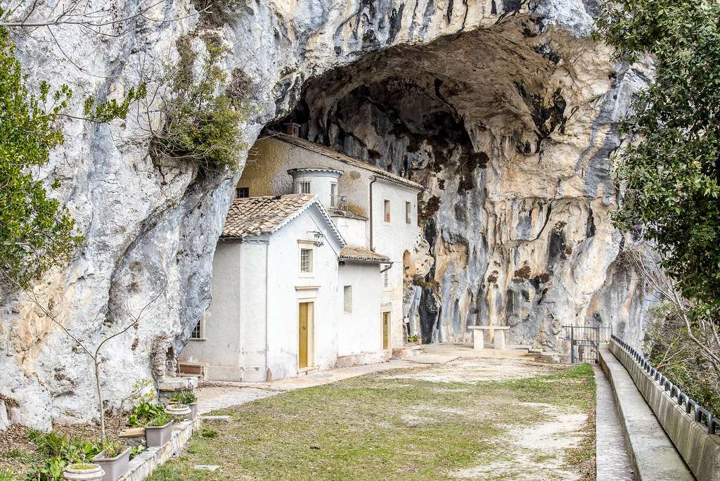 Collepardo Santuario della Madonna delle Cese онлайн пазл