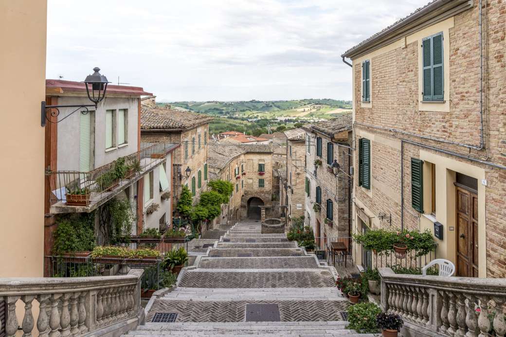 Cidade de Corinaldo na região de Marche, na Itália quebra-cabeças online