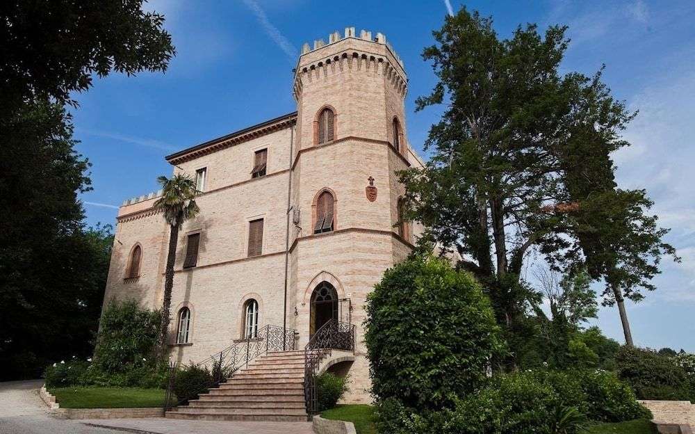 Fano Hotel Castello Montegiove Марке Италия онлайн-пазл