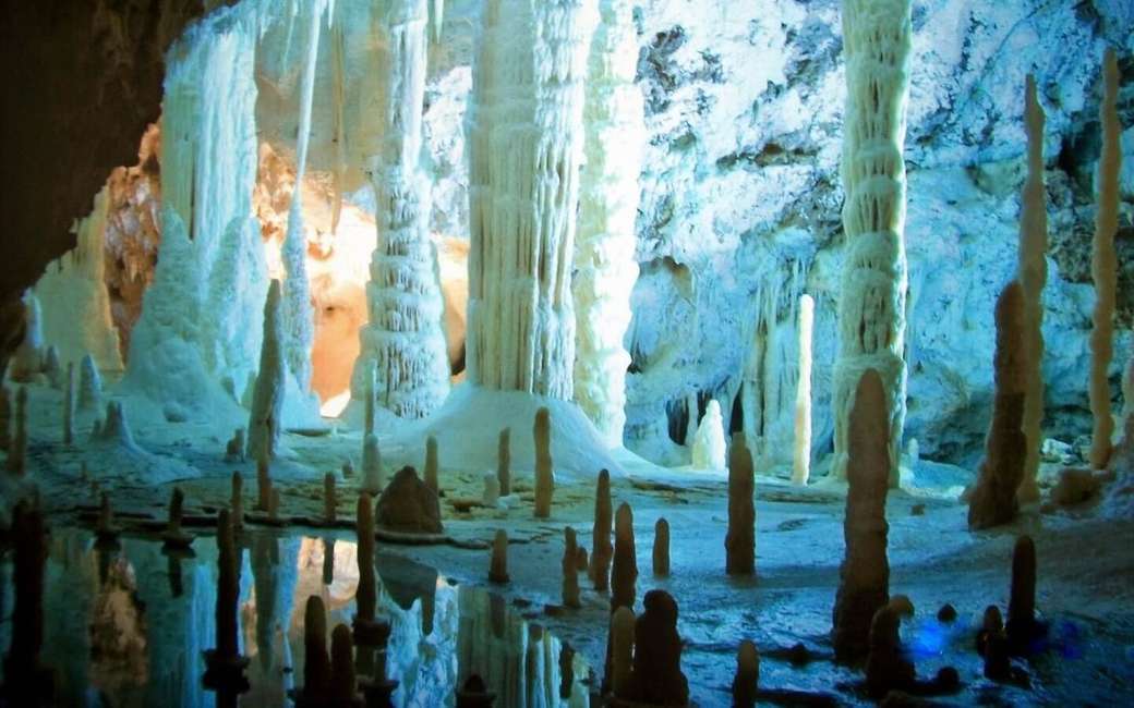 Stalagmites in Grotte Frasassi near Genga Italy online puzzle