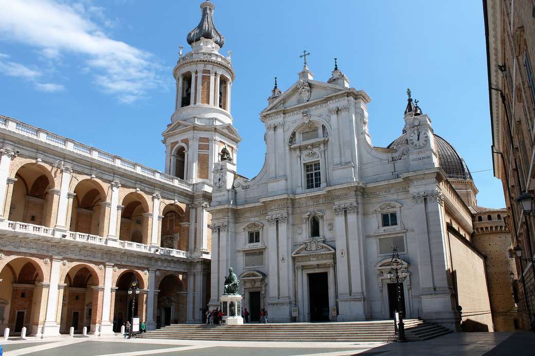 Loretská katedrála a Piazaa Marche Itálie online puzzle