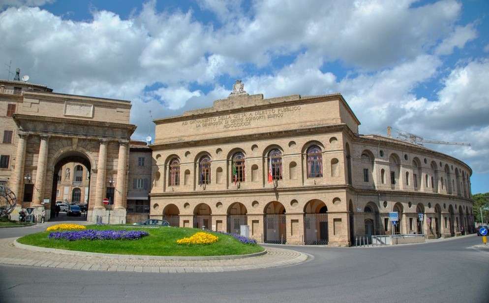 Macerata Sferisterio Театр под открытым небом Опера Италия пазл онлайн