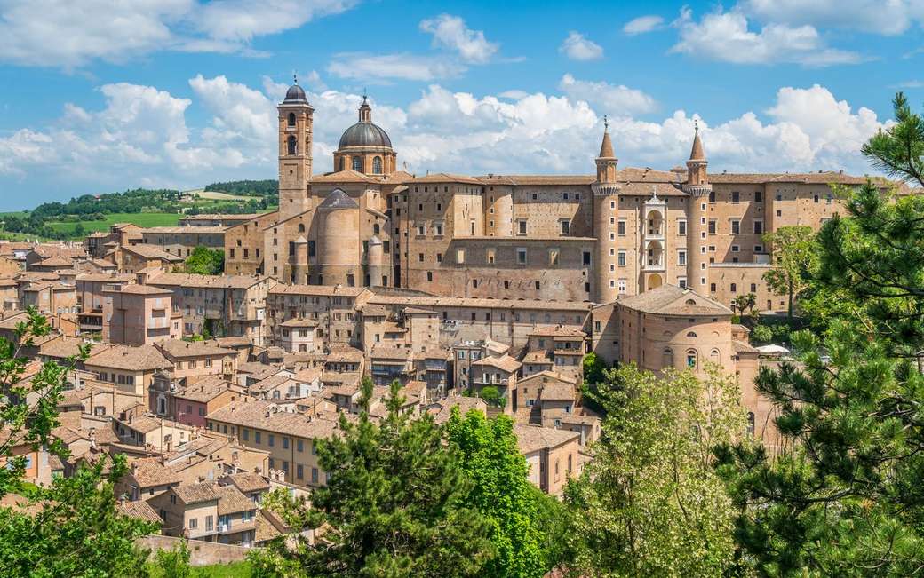 Urbino stad in Marche, Italië legpuzzel online