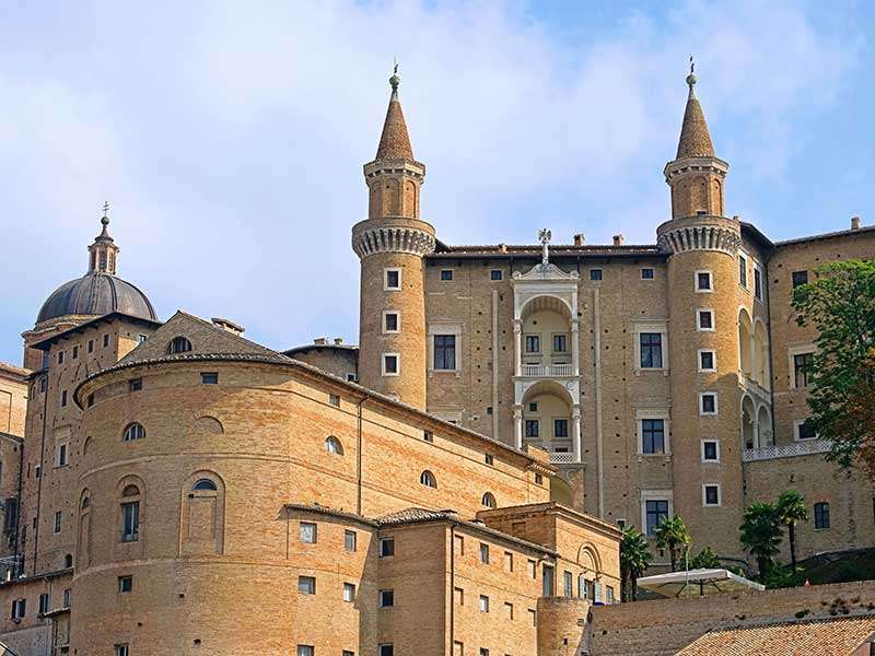 Urbino Palazzo Ducale v Marche v Itálii online puzzle