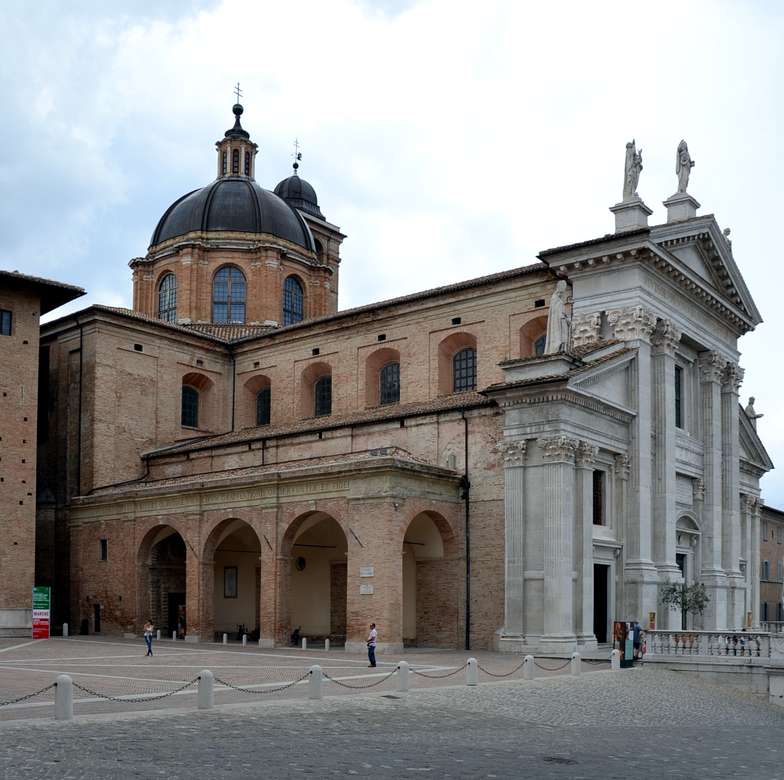 Cattedrale di Urbino nelle Marche Italia puzzle online