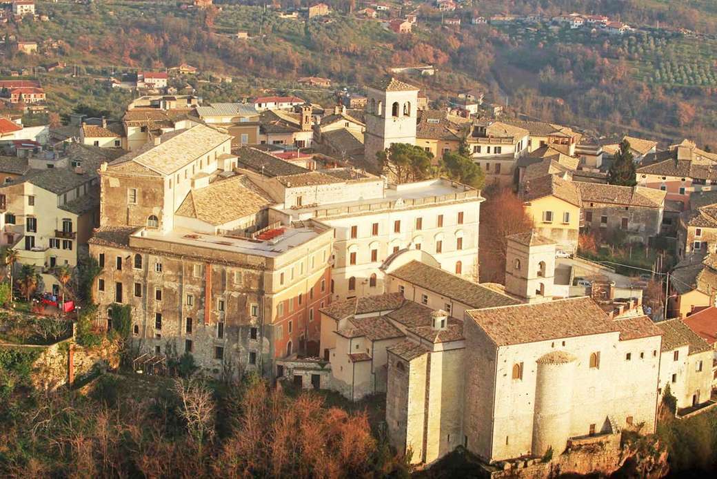 Veroli stad i Marche Italien Pussel online