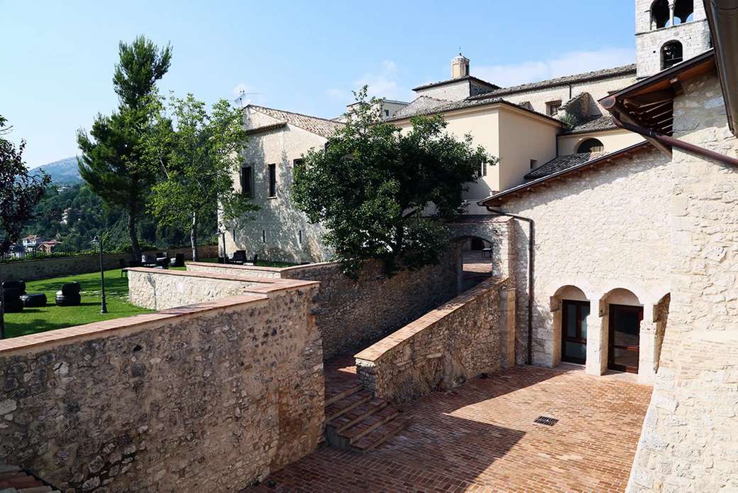 Манастирът Вероли в Сант Еразмо в Марке Италия онлайн пъзел