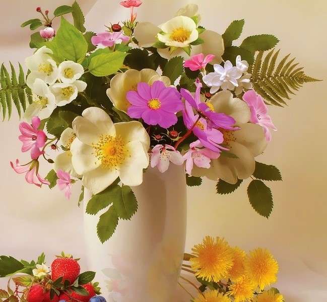 Flores de colores en un jarrón rompecabezas en línea
