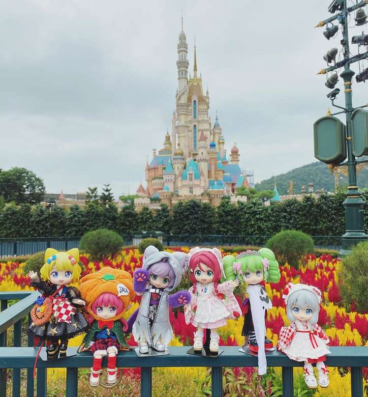Pequena viagem para a Disneylândia com amigos quebra-cabeças online
