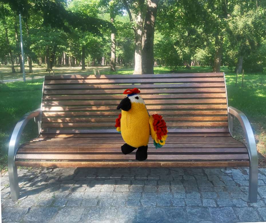 Papoušek na lavičce skládačky online