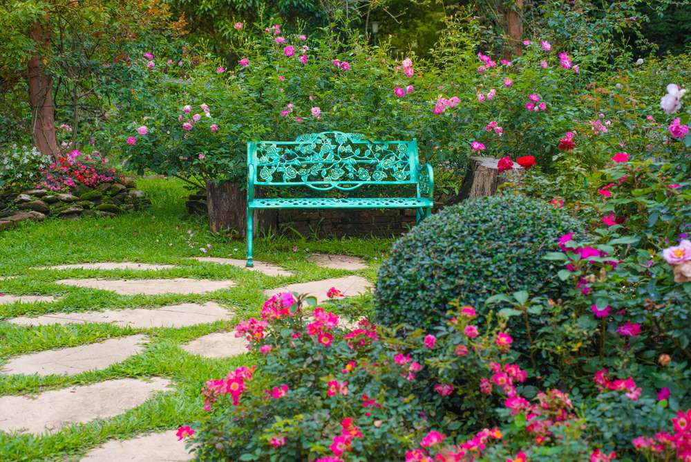 Место для отдыха в саду пазл онлайн