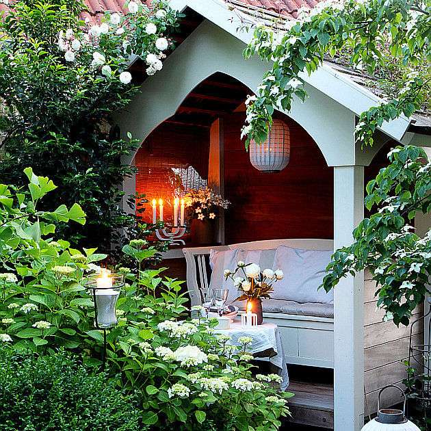 Романтичен градински кът онлайн пъзел