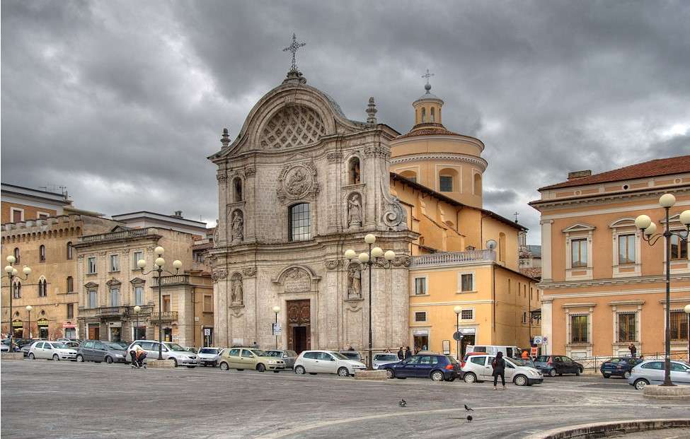 L'Aquila Basilica Abruzzo Italië legpuzzel online