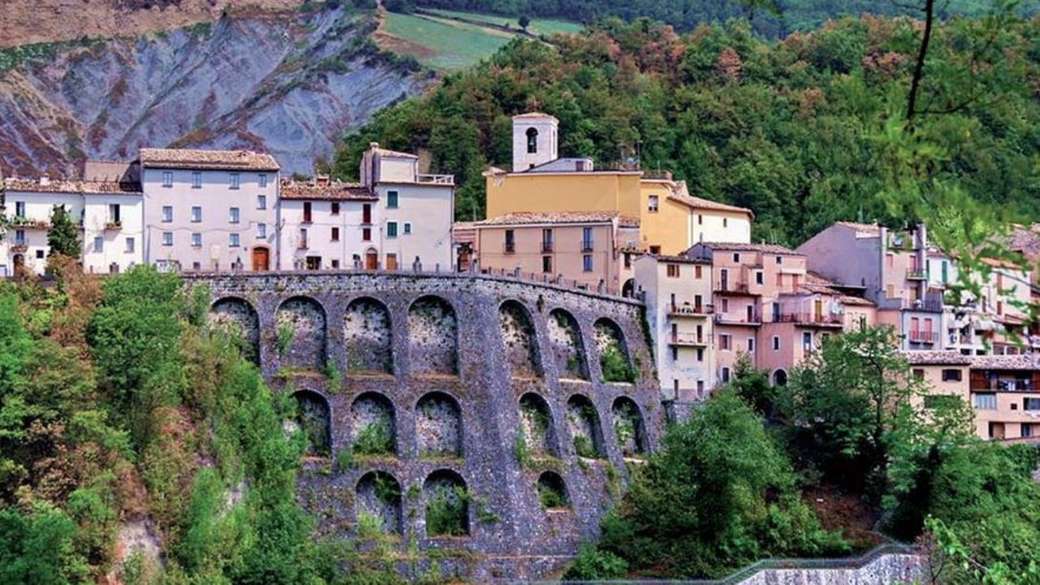 Teramo Castelli Borghi stad i Abruzzo pussel på nätet