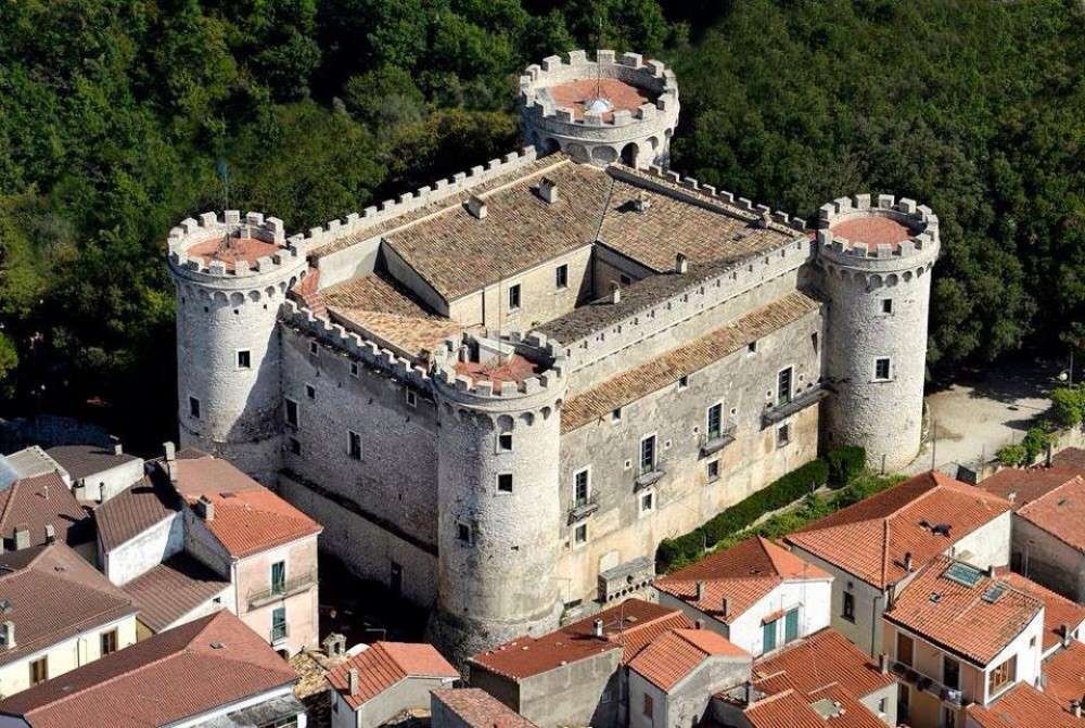 Castello Pignatelli Region Molise Italien Online-Puzzle