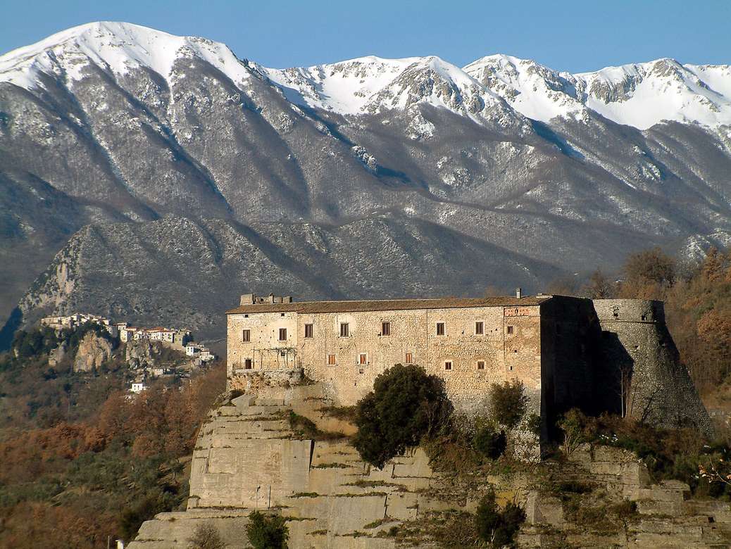 Volturno Castello Pandone Molise régió Olaszország online puzzle