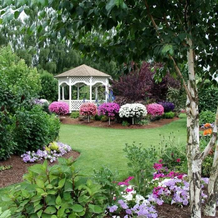 Zahrada, altán, květiny skládačky online