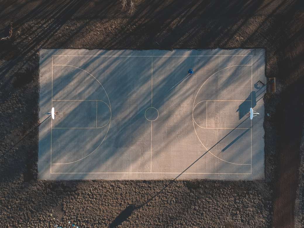 blau-weißer Basketballplatz Puzzlespiel online