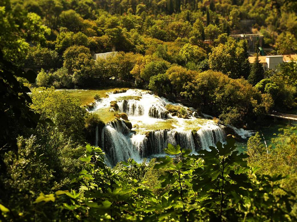 Wasserfall am Fluss Krka Online-Puzzle