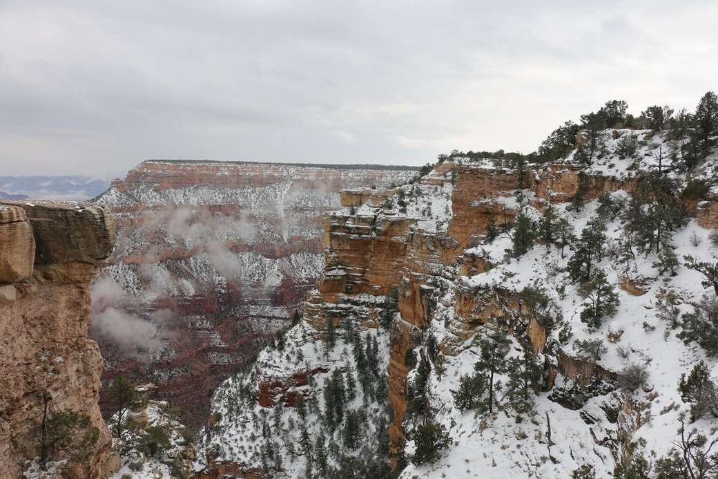 Gyönyörű Grand Canyon januárban online puzzle