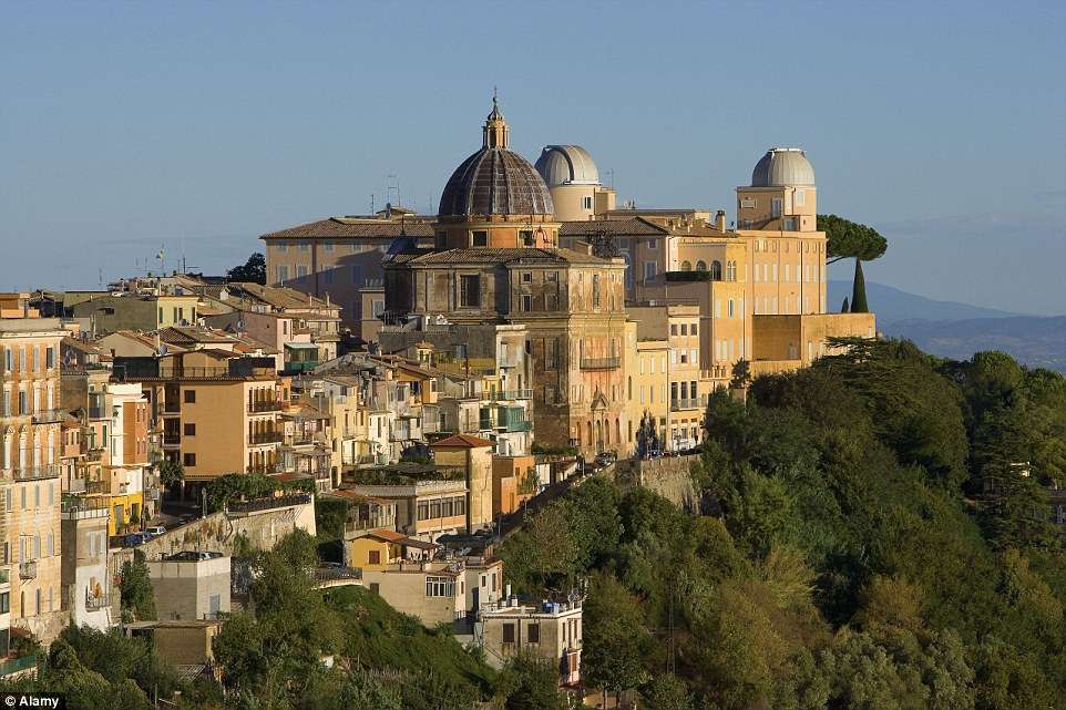 Castel Gandolfo påvlig bostad i Lazio-regionen pussel på nätet