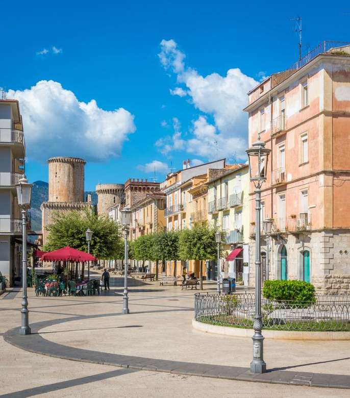 Fondi στο κέντρο της πόλης περιοχή Lazio Ιταλία παζλ online
