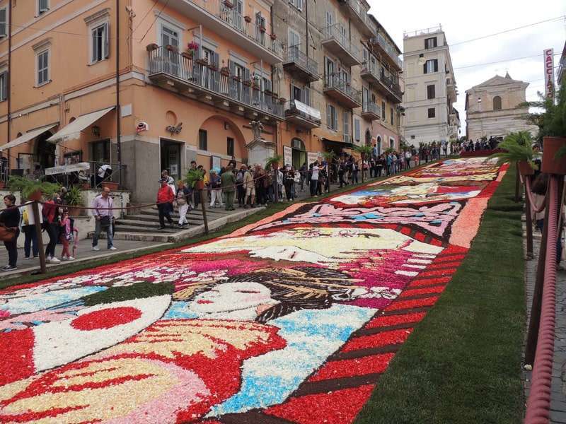 Festival květinových koberců Genzano v regionu Lazio skládačky online