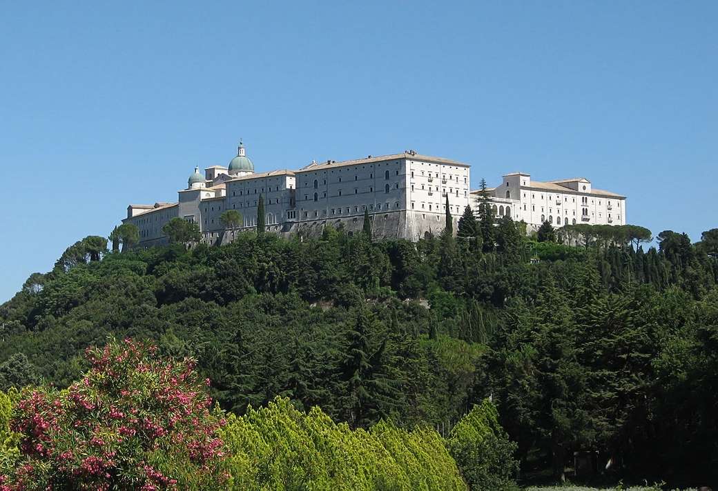 Монте-Кассино, аббатство, регион Лацио, Италия онлайн-пазл