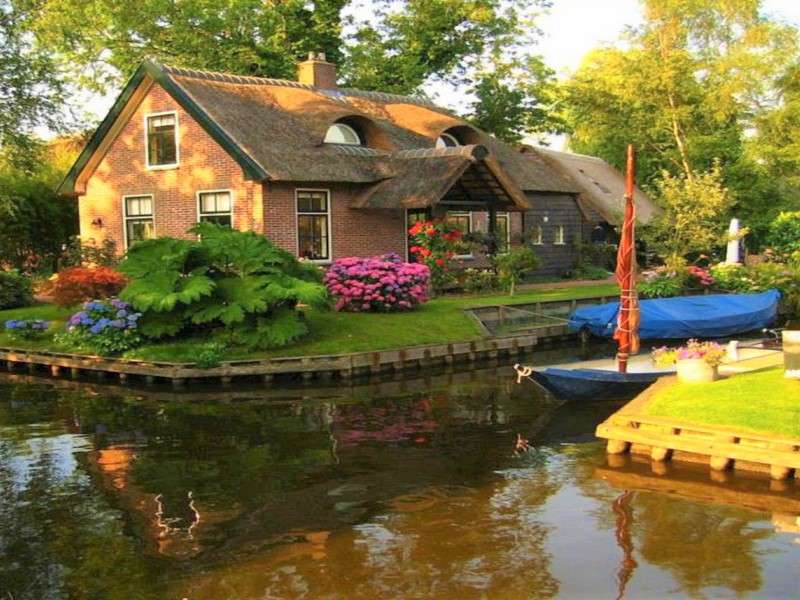Cottage et bateaux puzzle en ligne