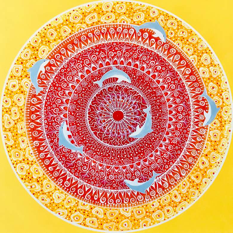 Mandala ve žluté červené barvě a delfíni skládačky online