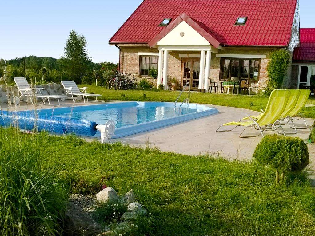 Casa de campo con piscina rompecabezas en línea