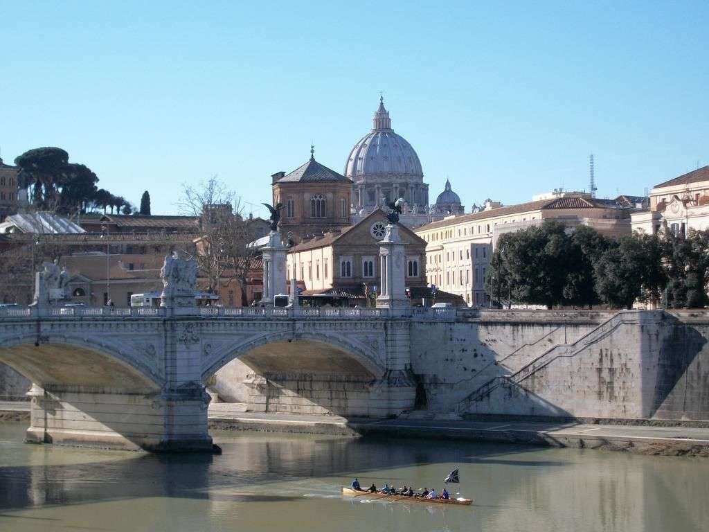 Uitzicht over de Tiber naar Rome legpuzzel online
