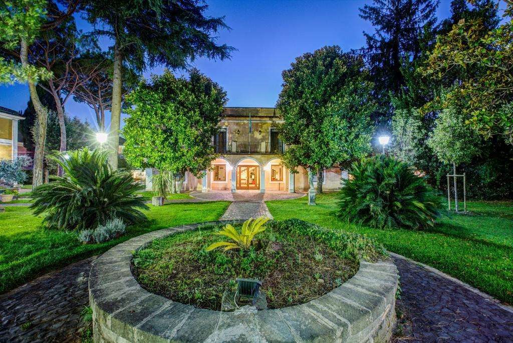 Hotel Roma Appia Park cu grădină puzzle online