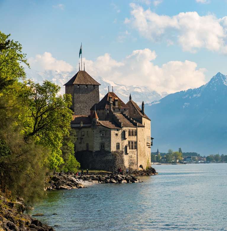 Шильонский замок на Женевском озере в Швейцарии пазл онлайн