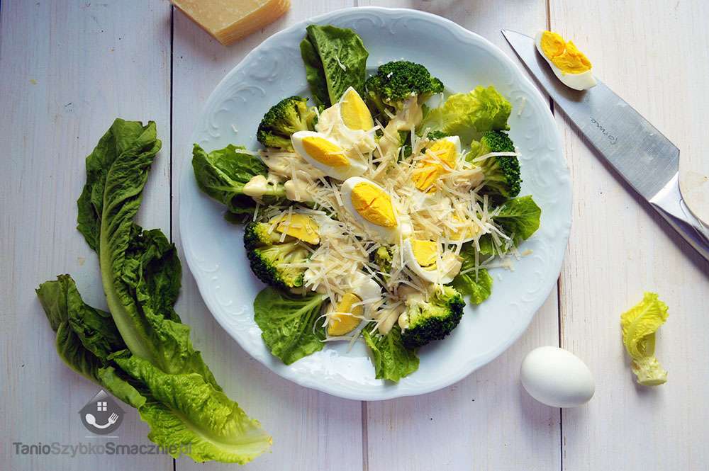 zelený salát s brokolicí a vejci skládačky online