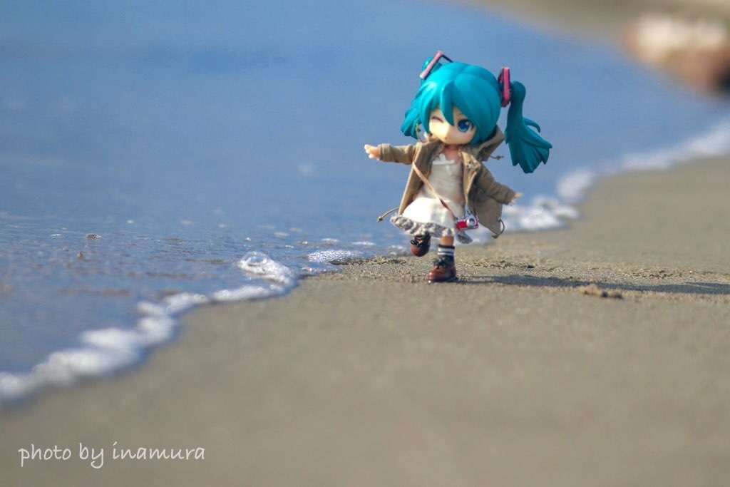Miku στην παραλία online παζλ
