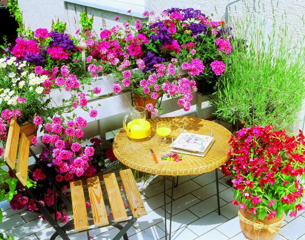 λουλούδια στη βεράντα online παζλ